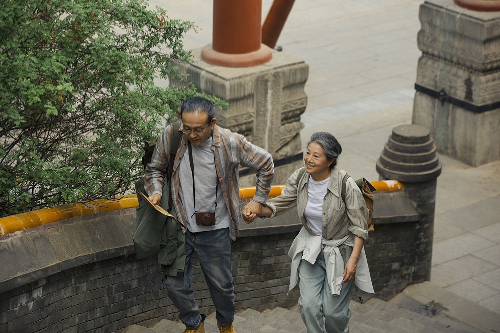 银发族奔向“诗和远方”，文旅业如何接招?