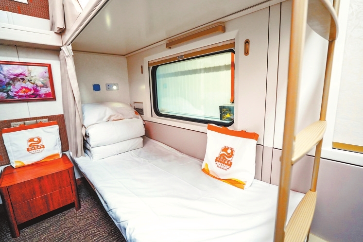 行李不用搬 “酒店”跟着跑 银发专列：助力老“游”所乐