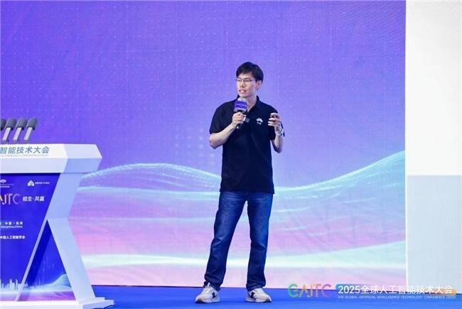 红松AI产品受银发群体热捧，GAITC2025见证老年生活新变革